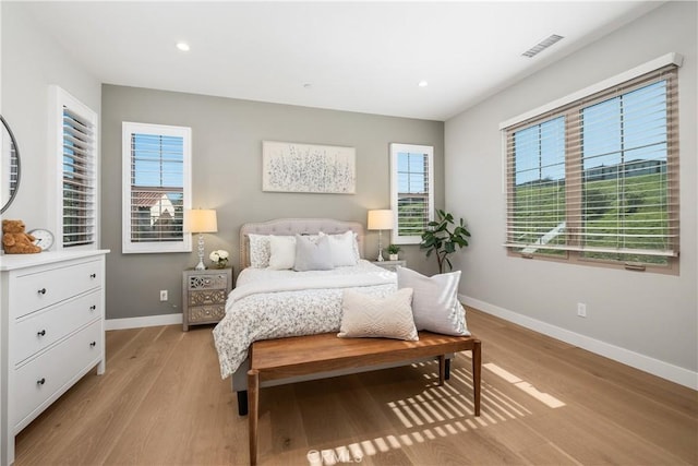 bedroom featuring recessed lighting, baseboards, visible vents, and light wood-type flooring