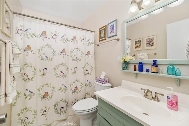 bathroom with curtained shower, toilet, and vanity