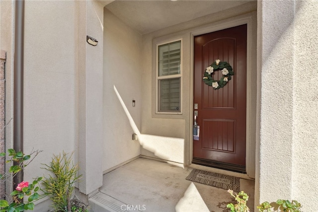 view of exterior entry featuring stucco siding