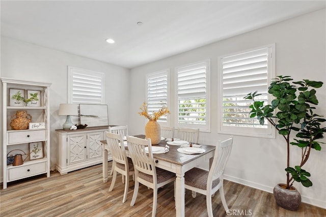 dining area featuring recessed lighting, light wood-style floors, and baseboards