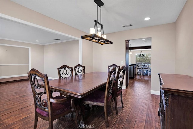 dining room with visible vents, ornamental molding, dark wood finished floors, recessed lighting, and baseboards