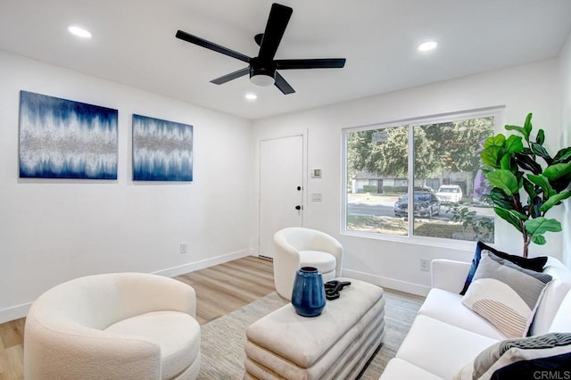 living room featuring recessed lighting, light wood-type flooring, and baseboards