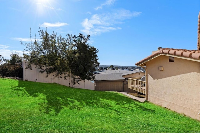 view of yard featuring fence