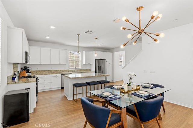 dining room featuring recessed lighting, visible vents, baseboards, and light wood-style floors