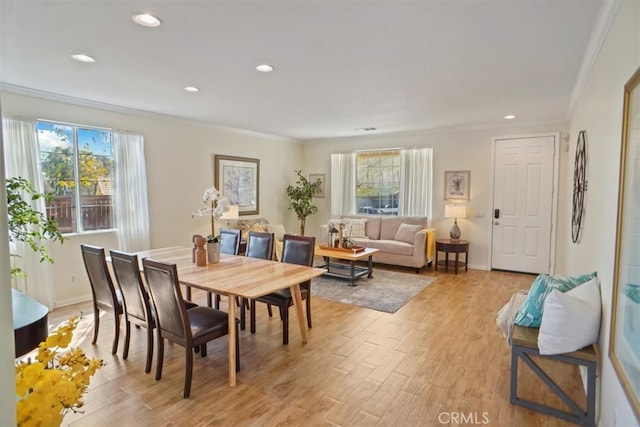 dining area with recessed lighting, baseboards, light wood-style floors, and crown molding