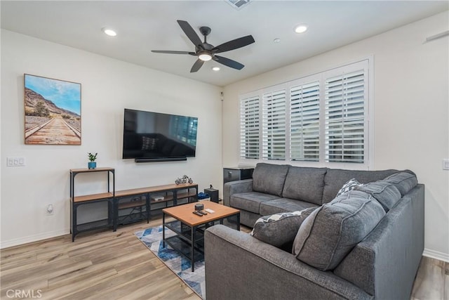 living area with recessed lighting, baseboards, light wood-style floors, and a ceiling fan