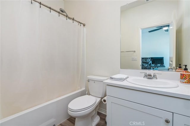 bathroom featuring toilet, ensuite bathroom, wood finished floors, shower / tub combo, and vanity