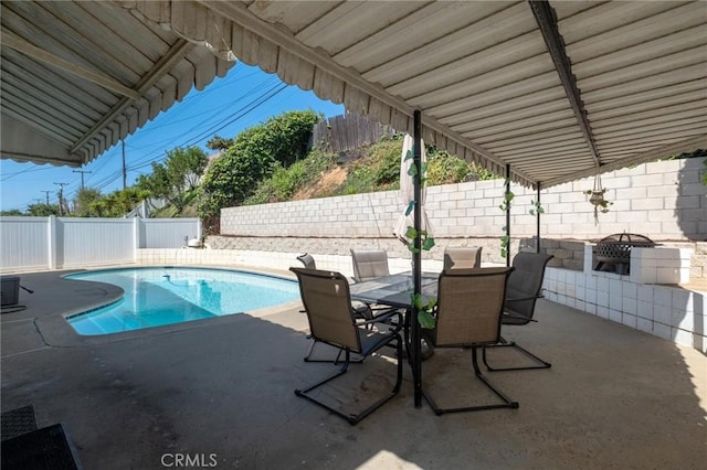 view of swimming pool with outdoor dining space, a patio area, a fenced in pool, and a fenced backyard