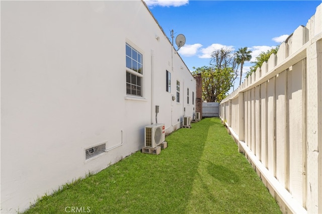 view of yard with visible vents, a fenced backyard, and ac unit