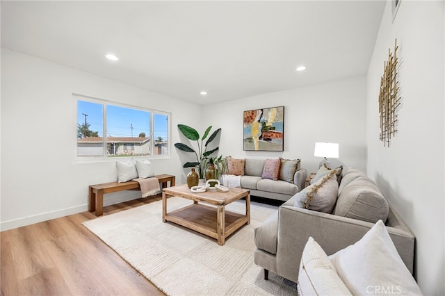 living area with visible vents, recessed lighting, baseboards, and light wood-style floors