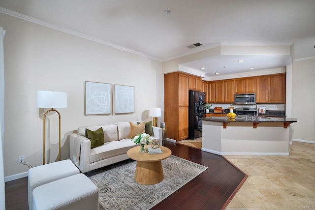 living room with recessed lighting, visible vents, baseboards, and crown molding