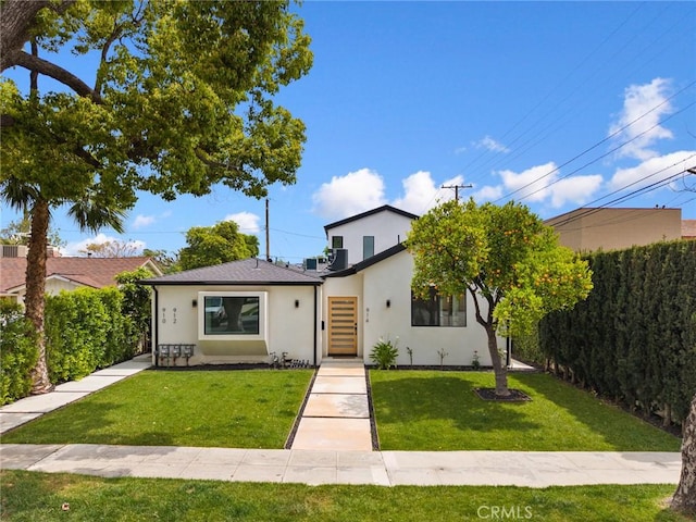 914 N Catalina St, Burbank, CA 91505 - view of front of house featuring stucco siding and a front yard