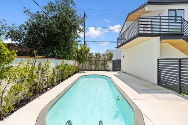 914 N Catalina St, Burbank, CA 91505 - view of pool with a fenced backyard and a patio area