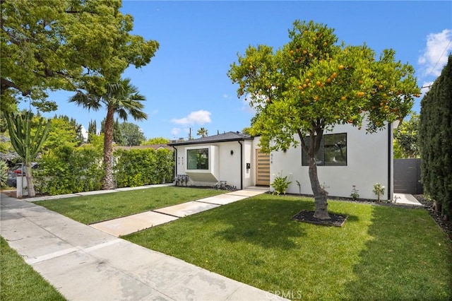 914 N Catalina St, Burbank, CA 91505 - view of front facade with a front yard and stucco siding