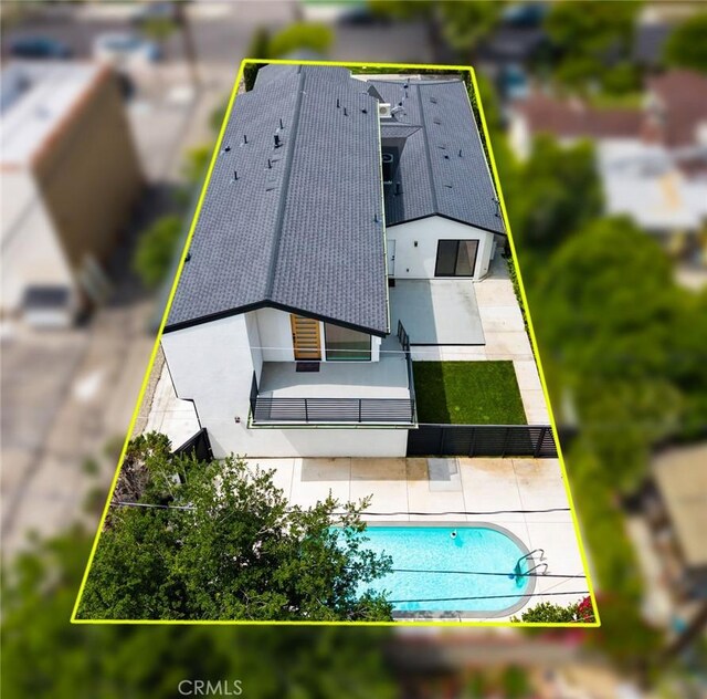 914 N Catalina St, Burbank, CA 91505 - view from above of property featuring a pool and property parcel outlined