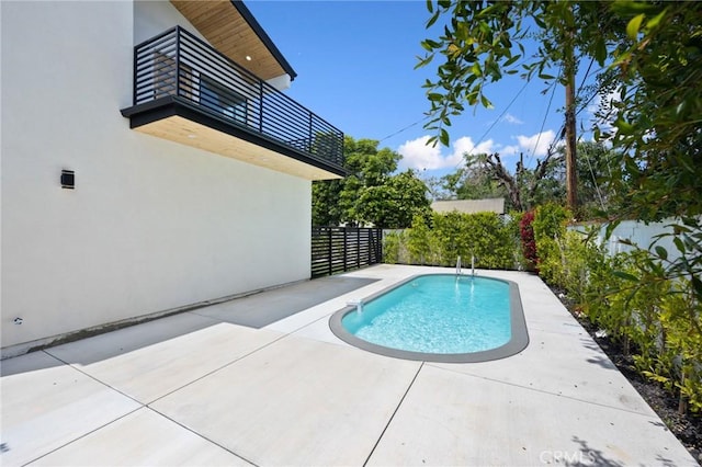 914 N Catalina St, Burbank, CA 91505 - view of pool with a patio