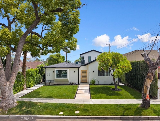914 N Catalina St, Burbank, CA 91505 - view of front of property with stucco siding and a front yard