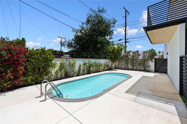 914 N Catalina St, Burbank, CA 91505 - view of swimming pool with a patio area and a fenced backyard
