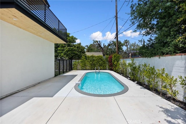 914 N Catalina St, Burbank, CA 91505 - view of pool with a fenced backyard and a patio