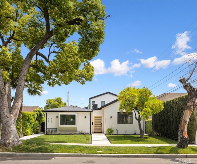 914 N Catalina St, Burbank, CA 91505 - view of front facade featuring stucco siding and a front lawn