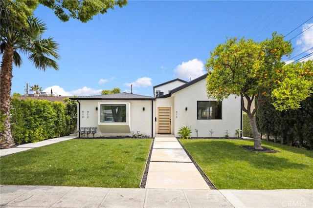 914 N Catalina St, Burbank, CA 91505 - view of front facade featuring stucco siding and a front lawn