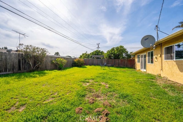 view of yard featuring a fenced backyard