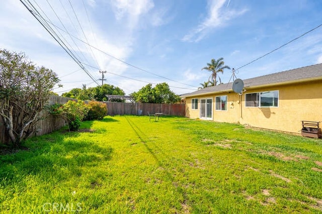 view of yard featuring a fenced backyard