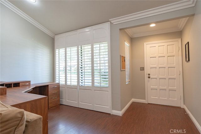 entrance foyer with recessed lighting, wood finished floors, baseboards, and ornamental molding