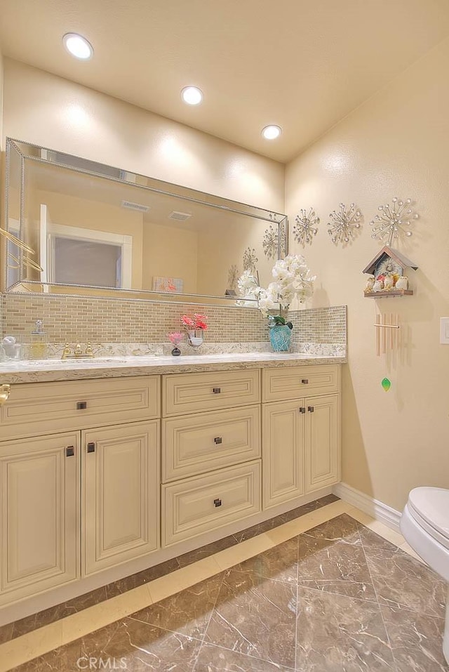 bathroom featuring recessed lighting, toilet, marble finish floor, and baseboards