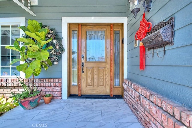 entrance to property featuring covered porch