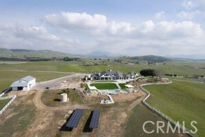 birds eye view of property featuring a rural view