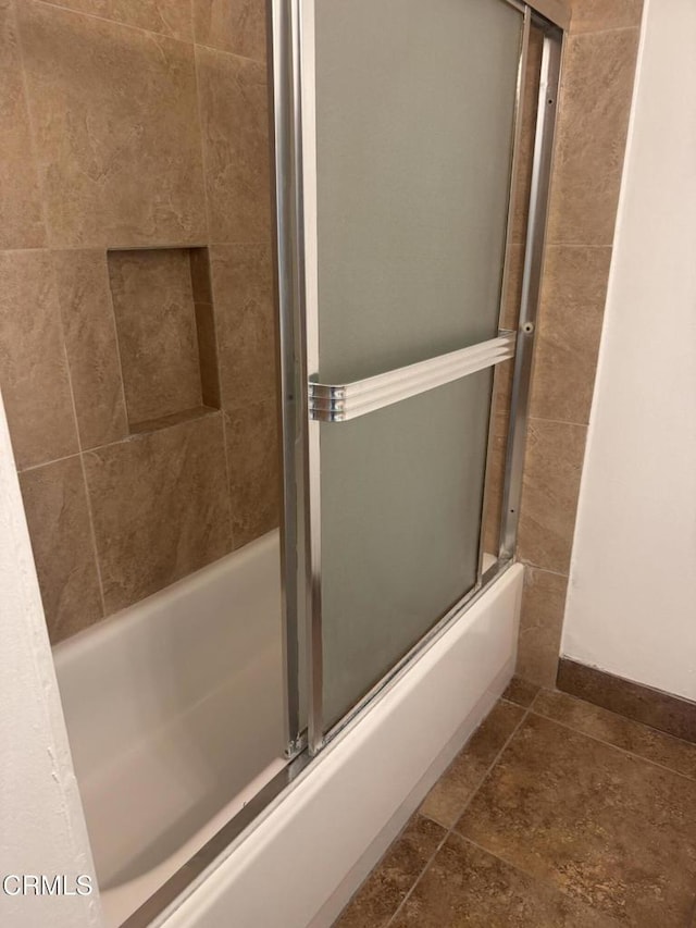 bathroom featuring enclosed tub / shower combo