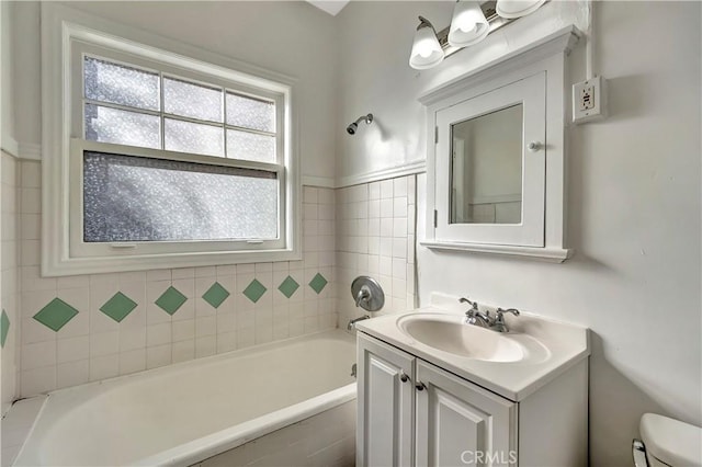 1030 E Ocean Blvd Unit 110, Long Beach, CA 90802 - bathroom featuring vanity, a tub, and toilet