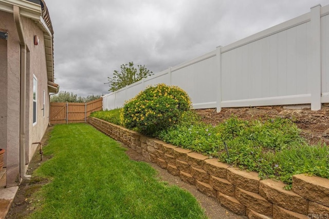 view of yard featuring a fenced backyard