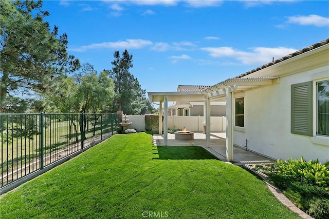 view of yard featuring a patio area, a pergola, a fenced backyard, and an outdoor fire pit