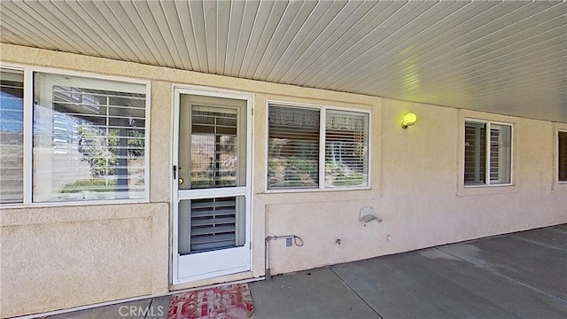 property entrance featuring stucco siding