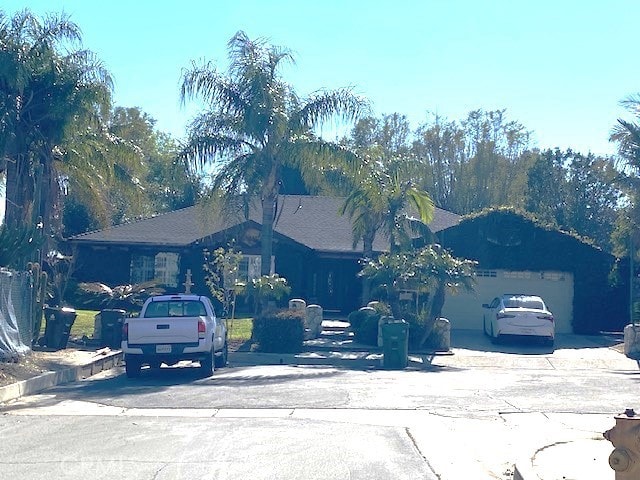 single story home featuring a garage