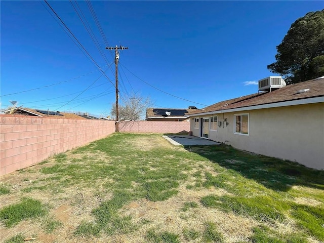 view of yard featuring a patio, central AC, and a fenced backyard