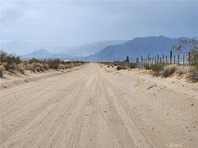 Listing photo 2 for 501 Lantana St, Lucerne Valley CA 92356