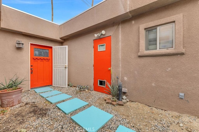 property entrance featuring stucco siding