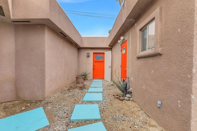 entrance to property with stucco siding