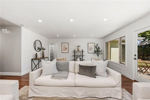 living room featuring recessed lighting, visible vents, baseboards, and wood finished floors