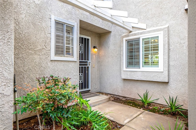 property entrance featuring stucco siding