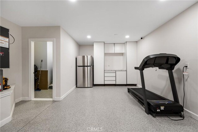 workout room with recessed lighting and baseboards