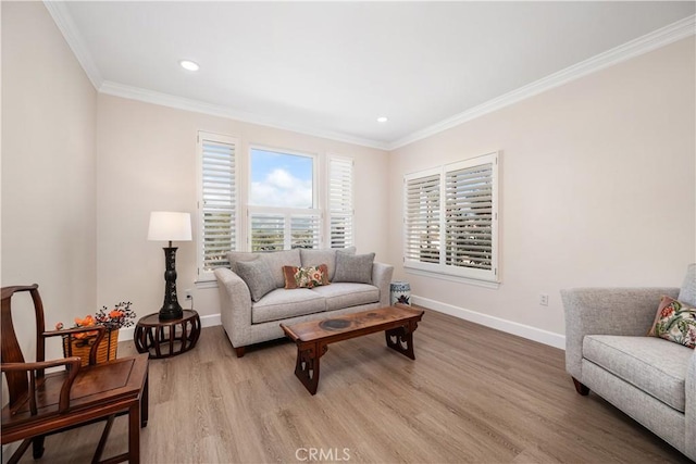 living area with recessed lighting, light wood-type flooring, baseboards, and ornamental molding