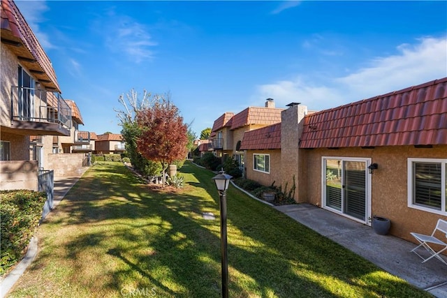 view of yard with a residential view