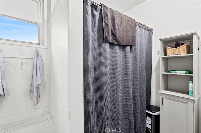 bathroom featuring curtained shower