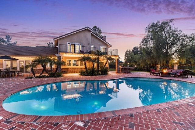 35715 Calle Nopal, Temecula, CA 92592 - swimming pool with an outdoor living space with a fire pit and a patio area