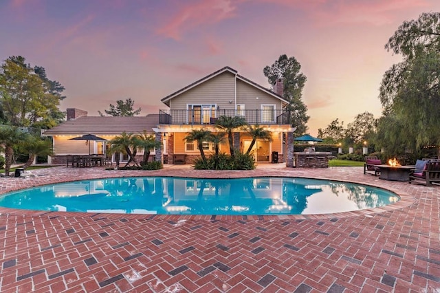 35715 Calle Nopal, Temecula, CA 92592 - swimming pool with a patio area, a fire pit, and outdoor dining area