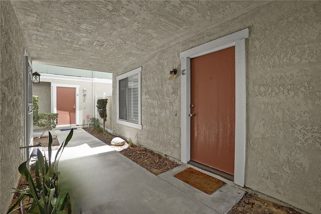 entrance to property with stucco siding